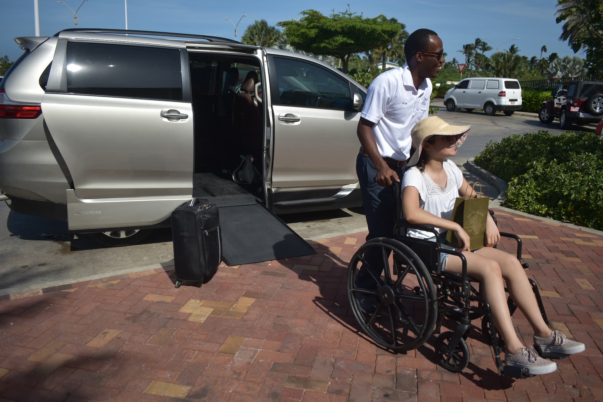 airport-passenger-dropoff