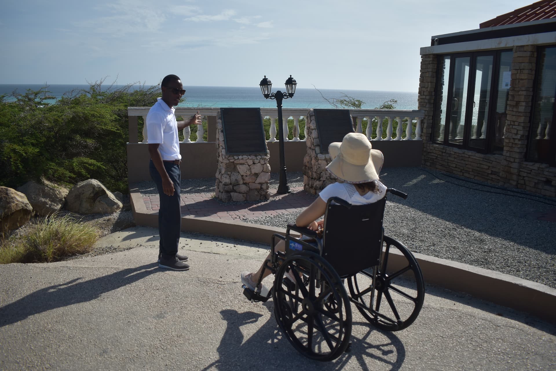 guide-outside-restaurant