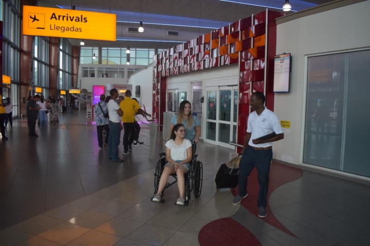 airport-guest-pickup-at-arrival