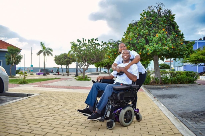 about-alix-and-jubitza-wheelchair-accessible-aruba-company