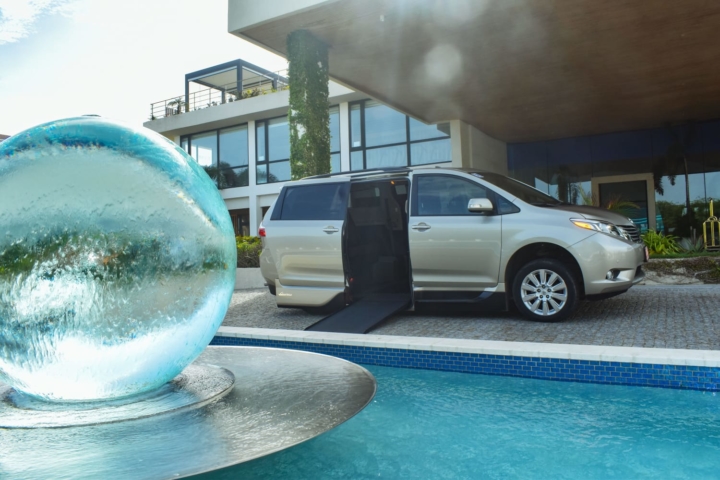 luxury-van-hotel-lobby