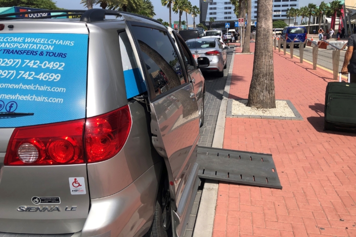 wheelchair-airport-van