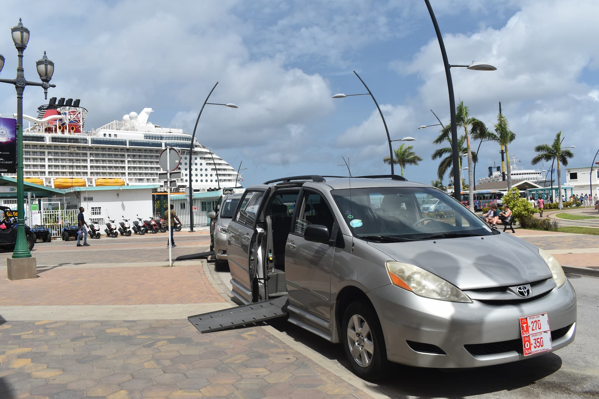 wheelchair-accessible-van-cruiseport-pickup