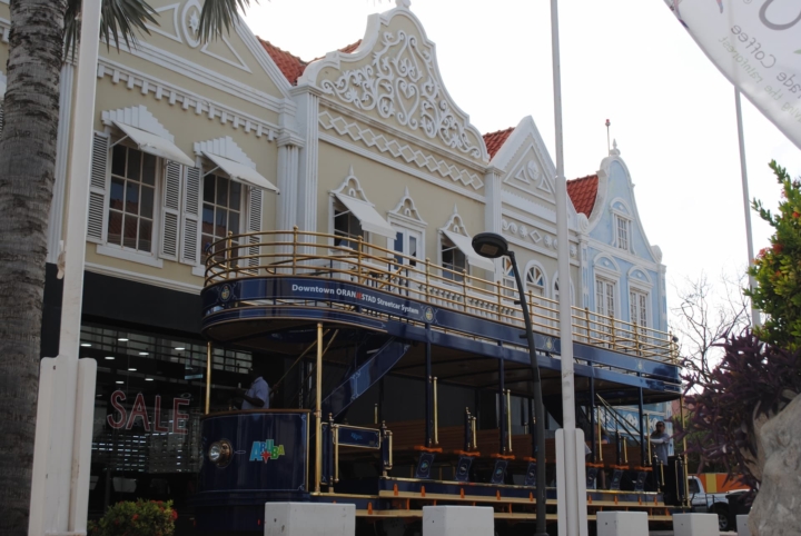 aruba-downtown-building-street-tram-passing-by